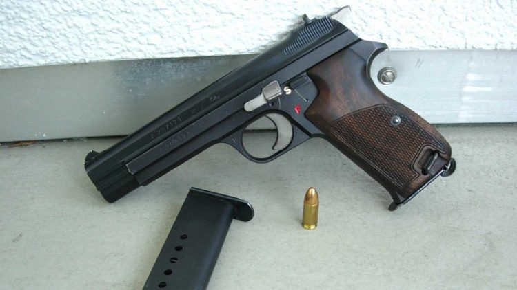 Gli svizzeri dicono sì a una legge più restrittiva sulle armi