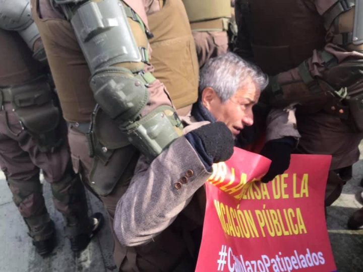 Chili : Mario Aguilar et 38 autres enseignants arrêtés après avoir manifesté pacifiquement