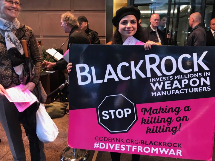 Un appello a investire nella pace durante l'assemblea degli azionisti Blackrock