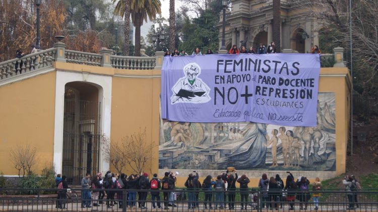 feministas lienzo gabriela mistral santiago chile