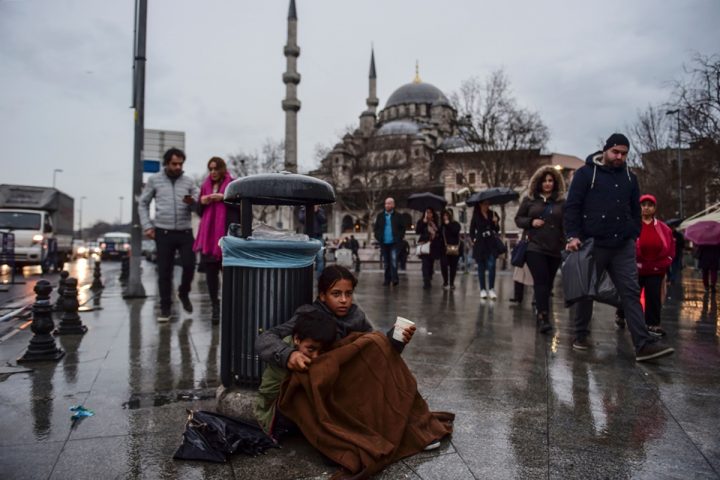 Istanbul: bambini rifugiati siriani