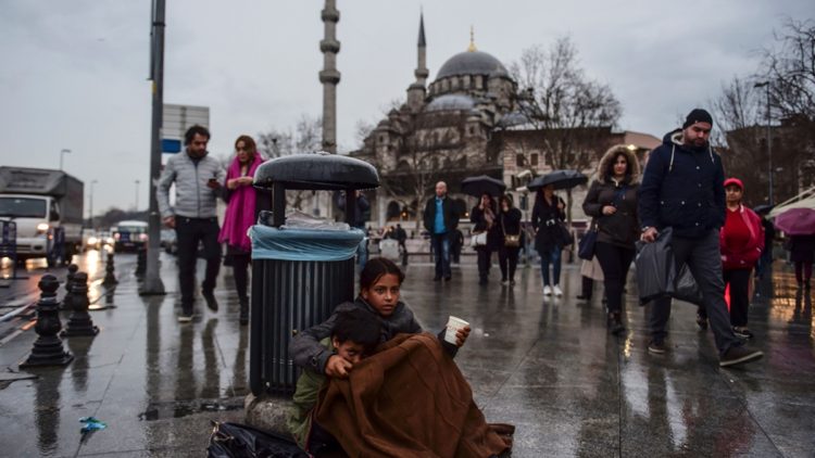Istanbul: bambini rifugiati siriani