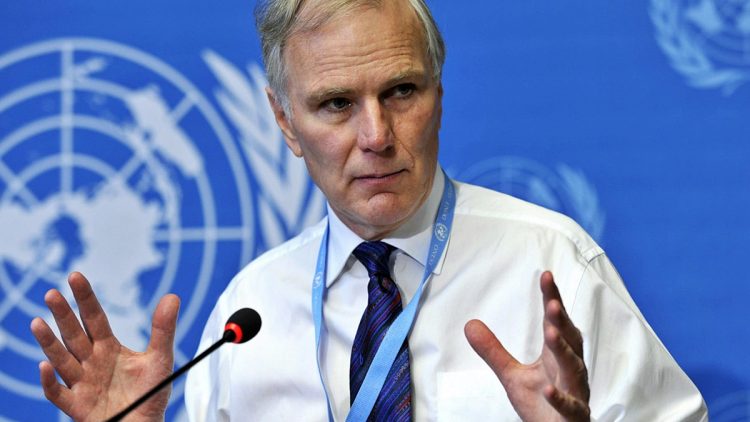 Philip Alston durante una conferenza al'lONU