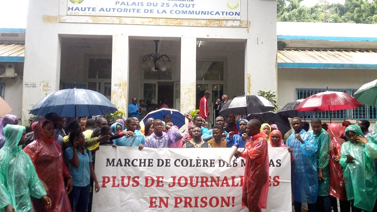 Musellement de la presse guinéenne : des organisations professionnelles des médias tiennent un sit-in devant la Haute Autorité de Communication (HAC)