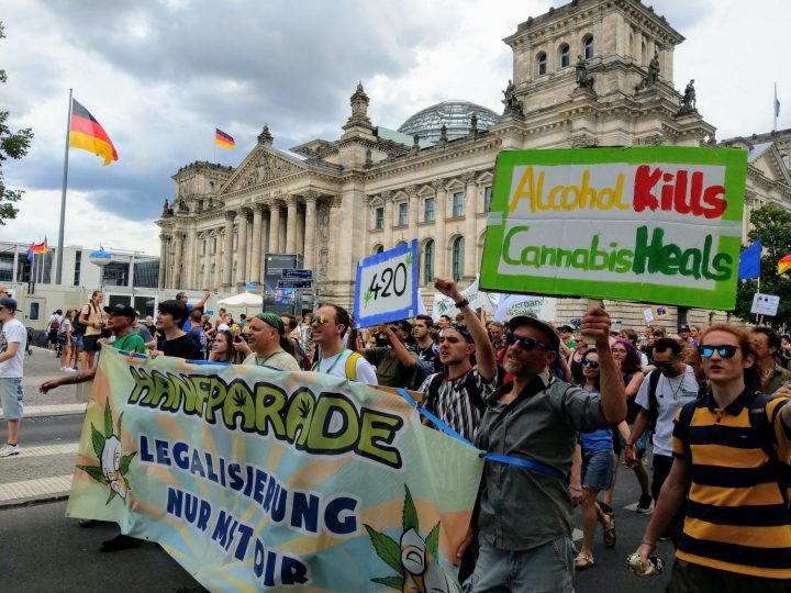 8.000 Menschen fordern auf Hanfparade die Legalisierung von Cannabis