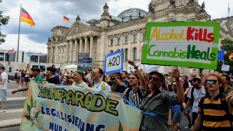 8.000 Menschen fordern auf Hanfparade die Legalisierung von Cannabis