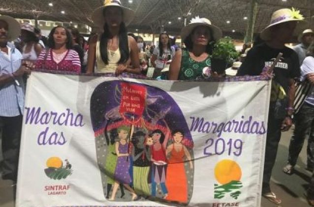 Indigener Frauenmarsch in Brasilien als Widerstand gegen die repressive Politik Bolsonaros