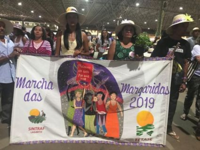 Indigener Frauenmarsch in Brasilien als Widerstand gegen die repressive Politik Bolsonaros