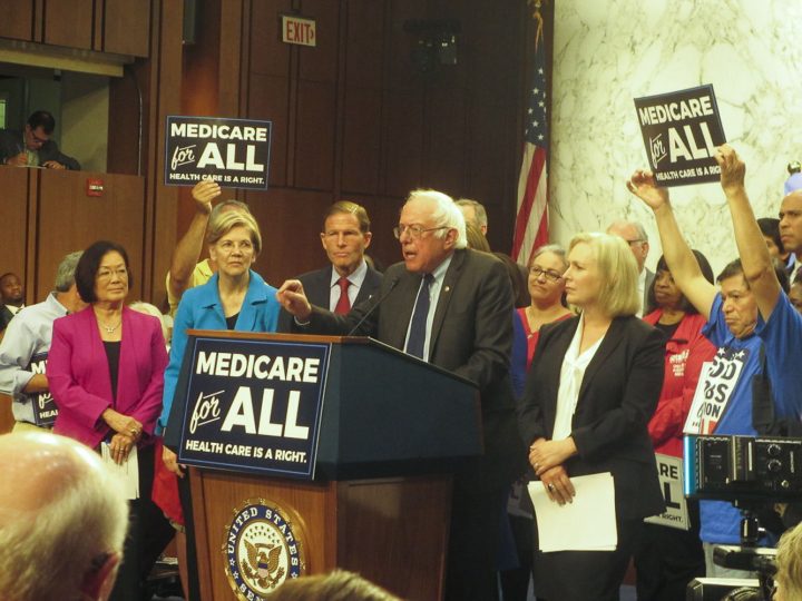 Bernie Sanders introduce il Medicare for all Act nel 2017