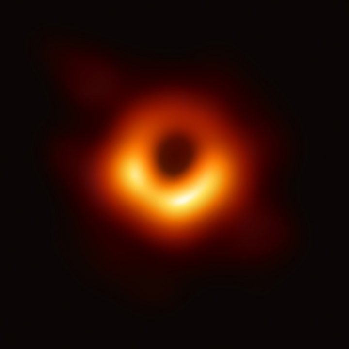 Le travail d’équipe pour la première photo du trou noir est reconnu