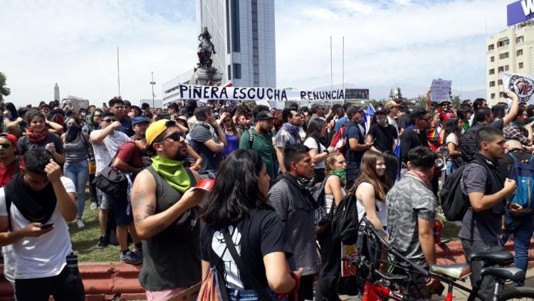 Grande Manifestation le long de l’Alameda, l’avenue principale de Santiago du Chili