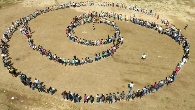 Foto: Símbolo Humano realizado na EE Parque dos Sonhos, em Cubatão SP