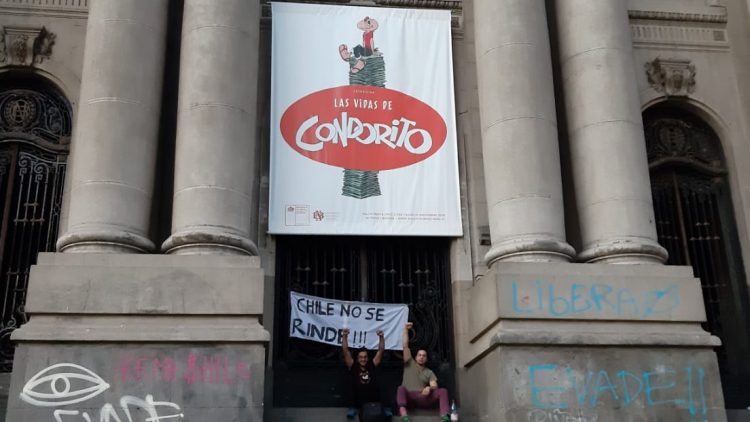 « Ce n’est pas la guerre, c’est la protestation », un jour de plus photographié à Santiago du Chili