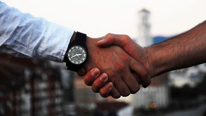 d'accordo, stretta di mano