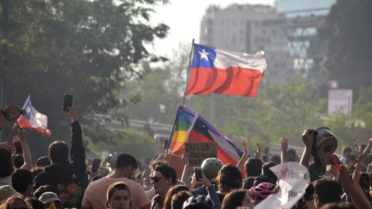 Überall auf der Welt finden Solidaritätskampagnen zur Unterstützung des chilenischen Volkes statt, das unter sozialer Ungleichheit und repressiver Politik seiner neoliberalen Regierung leidet und sich dagegen mobilisiert.