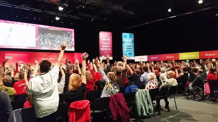Le vote historique sur l'immigration à la Conférence du parti travailliste représente un changement radical dans les attitudes du mouvement syndical britannique