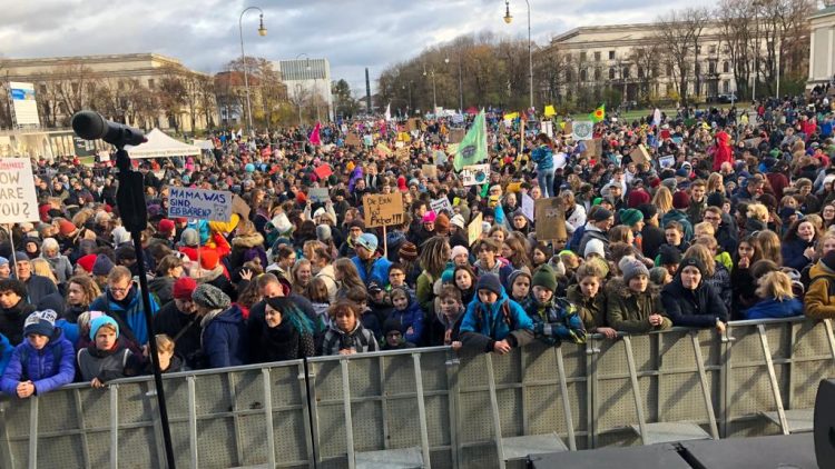 Am 29. November streikten 630.000 Schülerinnen und Schüler in ganz Deutschland, darunter 33.000 in München. Hans-Josef Fell war mit dabei und hat eine Rede gehalten.