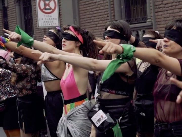 „Ein Vergewaltiger auf deinem Weg“- Chilenische Performance geht weltweit viral