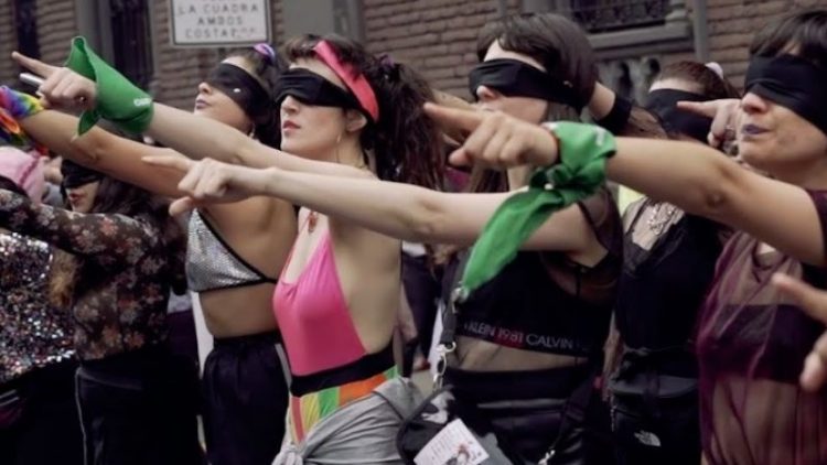 La performance féministe chilienne « Un violeur sur ton chemin » se propage dans le monde entier