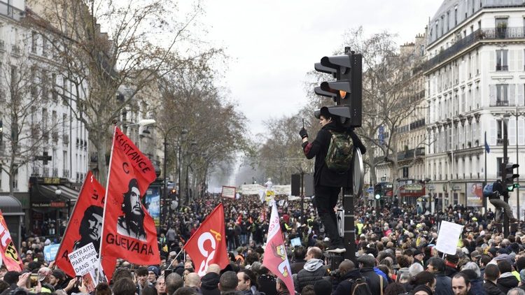 Retraites en France : Face à cette mobilisation historique, le gouvernement peut-il encore tenir bon ?