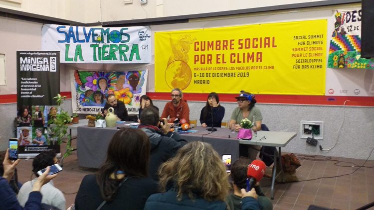 Parallel zur COP25 findet in Madrid der Soziale Gipfel für das Klima statt, bei dem Vertreter indigener Völker zusammen kommen, um alle Menschen dieser Welt aufzufordern, gemeinsam für soziale Gerechtigkeit einzutreten, für alle Völker und für die Bewahrung unserer gemeinsamen Mutter Erde.