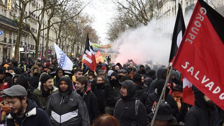Entretien avec Claire Mirabeau* : “ L’accord social entre les citoyens et l’État est casé. Et la confiance avec ! ”