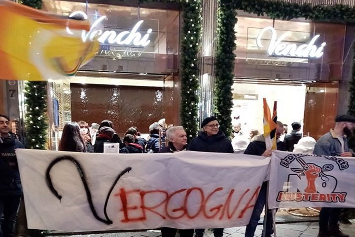Presidio davanti la Venchi a Firenze