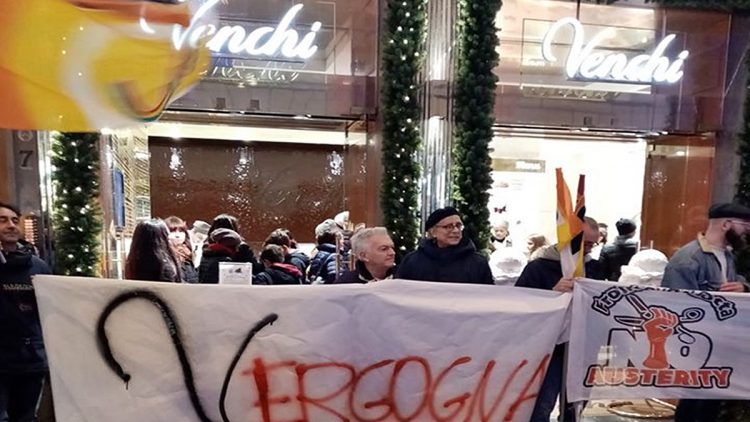 Presidio davanti la Venchi a Firenze