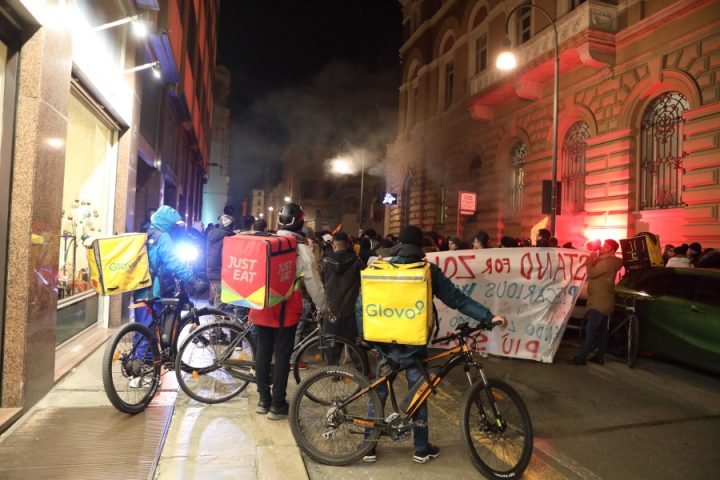 Manifestazione dei Rider a Torino in sostegno a Zohaib
