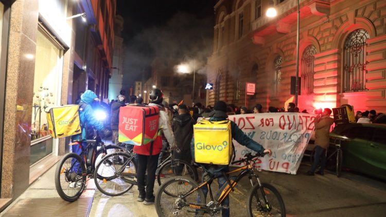 Manifestazione dei Rider a Torino in sostegno a Zohaib