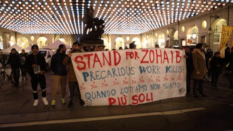 Manifestazione dei Rider a Torino in sostegno a Zohaib