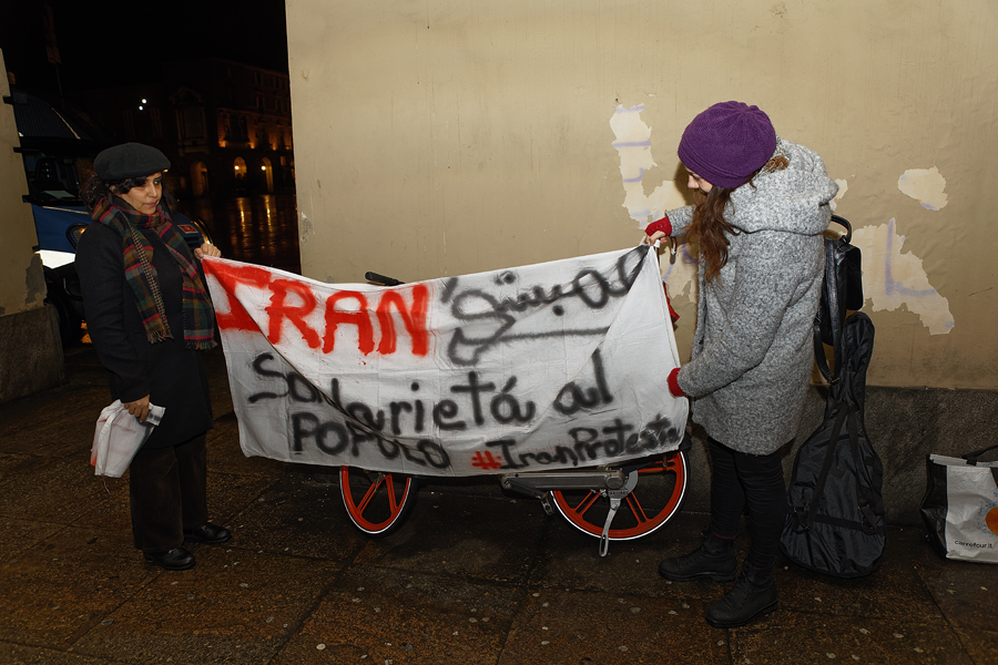 Flash mob Shab-Yalda a Torino