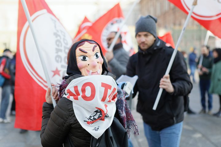 Potere al popolo in piazza a Torino per Nicoletta Dosio