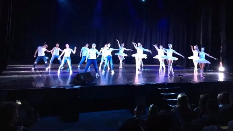 Spectacle «Nous sommes libres» à Rognac, France