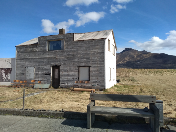 Zwei Ausstellungen der Künstlerinnen-Gruppe Island between us in Berlin