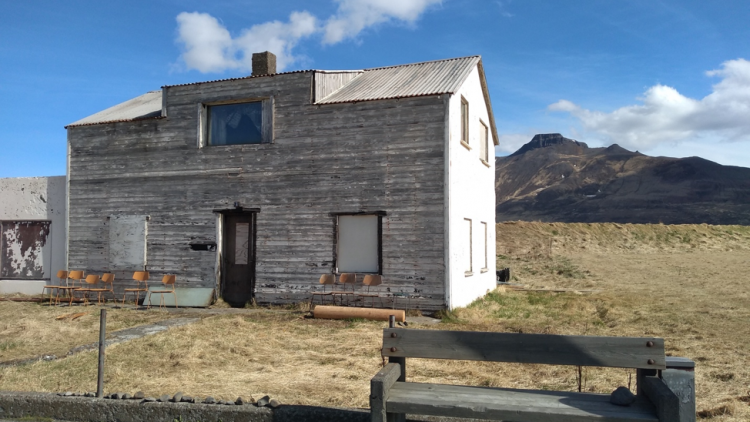 Zwei Ausstellungen der Künstlerinnen-Gruppe Island between us in Berlin