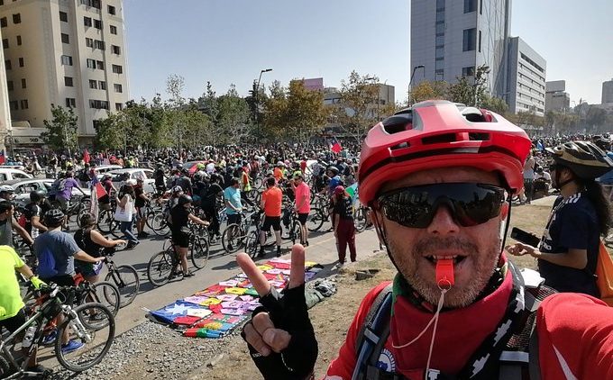 Chile: Tausende Fahrradfahrer begeben sich auf der Straße, um eine neue Verfassung zu fordern