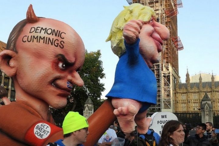 Fakebook et les manipulateurs de grandes bases de données