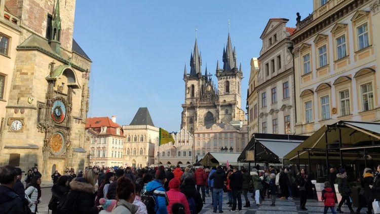 Le coronavirus en Europe : la priorité à la santé ou à l’économie ?