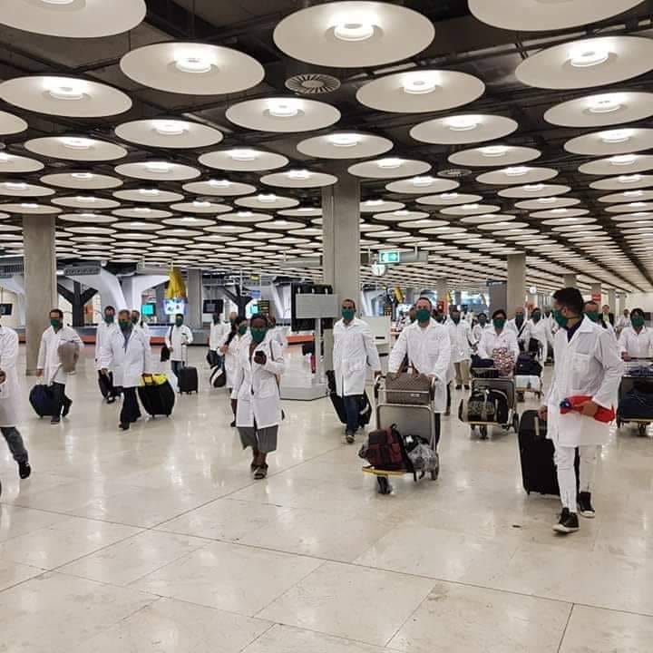 médicos cubanos llegando a Italia