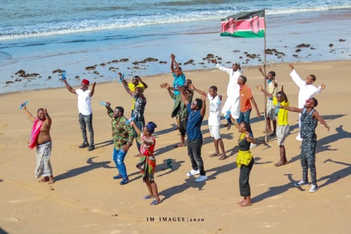 Au Kenya : HAKI IWE NGAO – la justice est notre écran protecteur et notre défenseur