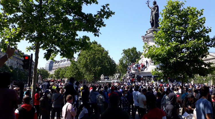 Le monde d’après c’est maintenant ? Des milliers de « sans papiers » dans les rues de Paris