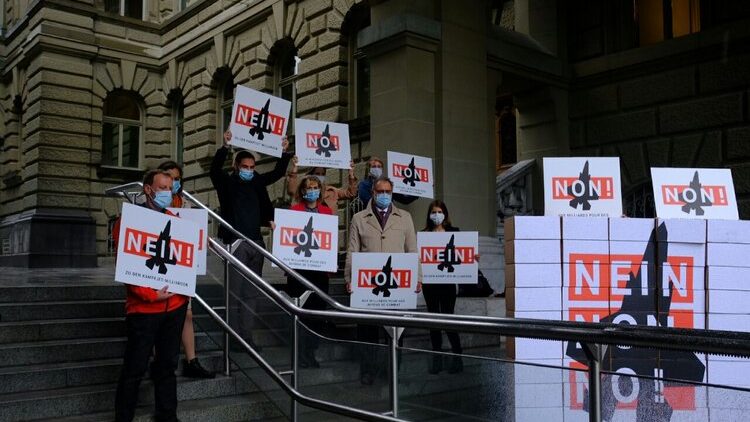 Nein zu den Kampfjet-Milliarden: Einreichung des Referendums