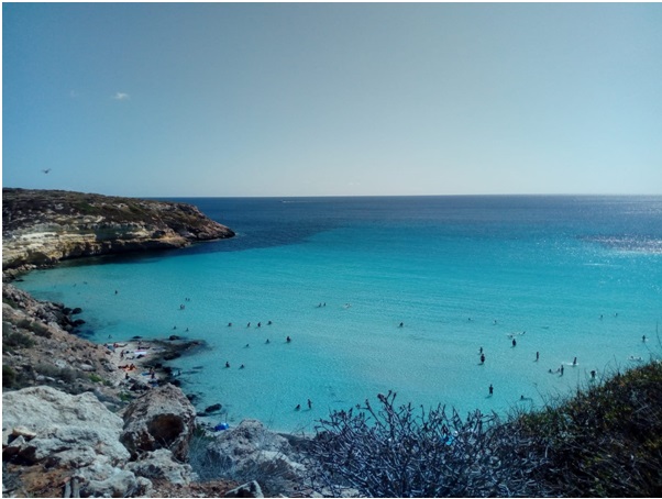 Spiaggia dell’isola dei Conigli, dove nidifica la tarturuga Caretta Caretta, sotto la vigilanza di Legambiente