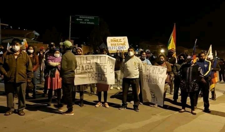 La Bolivie s’éveille avec des routes bloquées et une grève indéfinie pour défendre la démocratie