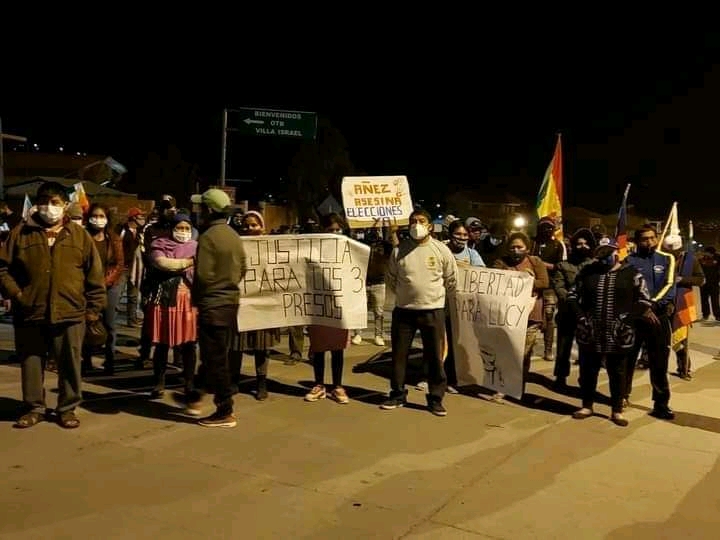 La Bolivie s’éveille avec des routes bloquées et une grève indéfinie pour défendre la démocratie