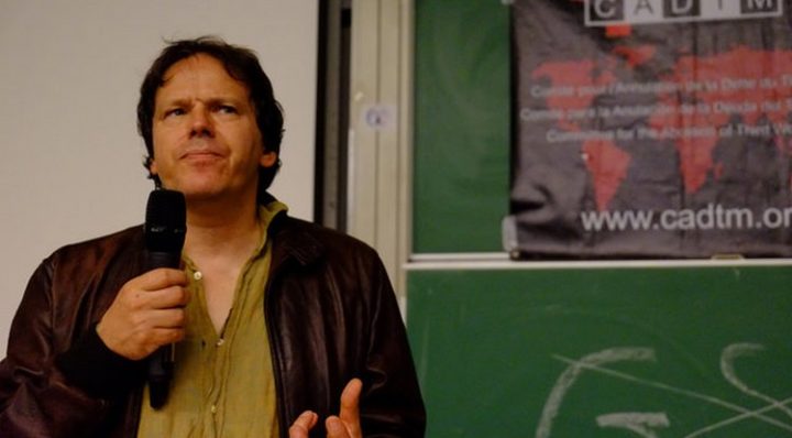 David Graeber était un anthropologue, activiste politique et l’auteur du livre Dette, 5000 ans d’histoire. Il est décédé le 2 septembre 2020.
