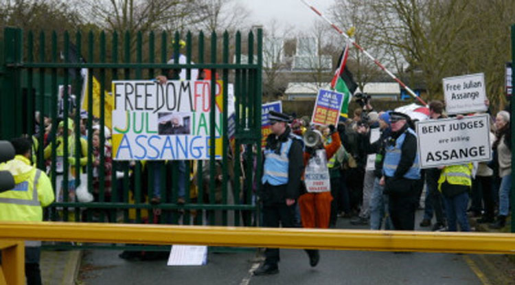 Aufruf: Solidarität mit Assange