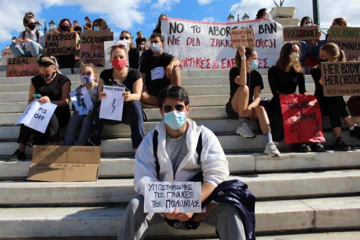 Sitzstreik in Athen für die Frauen in Polen
