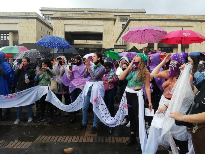La capital colombiana se vistió de morado 